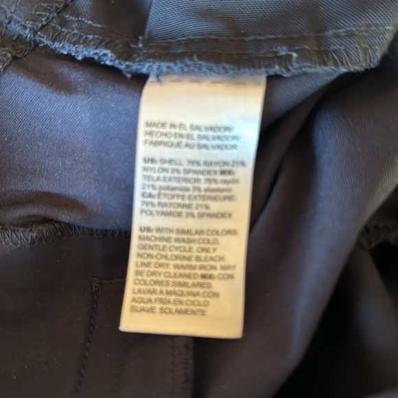 Chicos, navy blue capris size 2, which is a 12 and Chico size - Picture 3 of 5